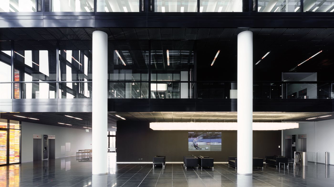 Süddeutscher Verlag Munich: The RAPIDOBAT® formwork tubes provided the high-quality, clean look of the columns in the reception hall of the company headquarters
